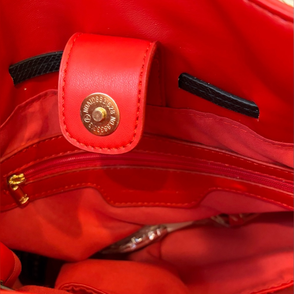 ❤️BADGLEY MISCHKA RED VEGAN LEATHER SHOULDER BAG/CROSSBODY & PURSE CHARM - Picture 10 of 14